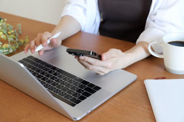 アルバイトを探す人